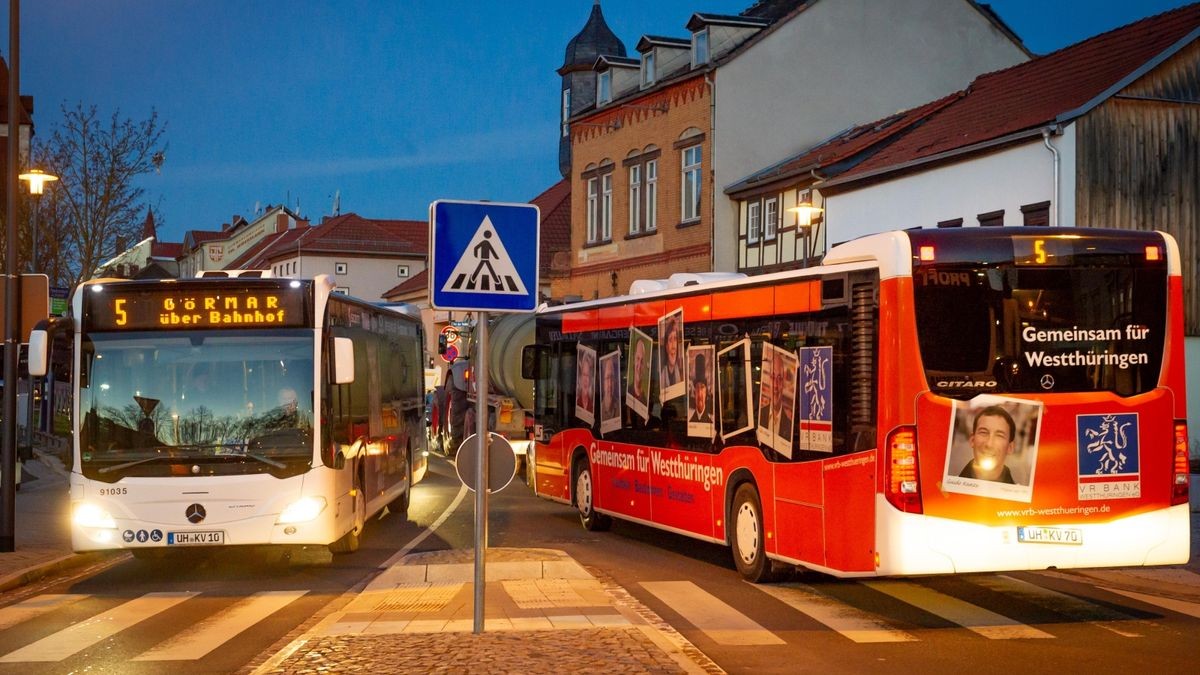 Dutzende Unternehmer zeigen sich am Montagmorgen solidarisch mit den Bauern und demonstrieren auf dem Mühlhäuser Blobach mit rund 300 großen Fahrzeugen gegen die Politik der Ampel-Regierung.