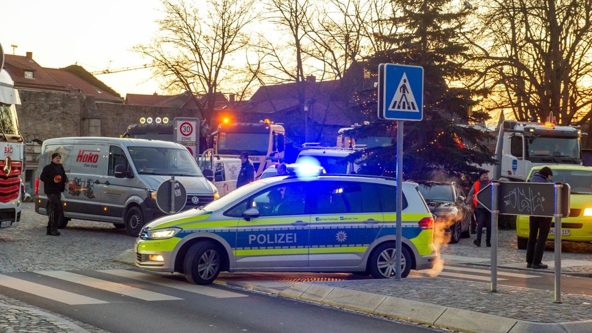 Dutzende Unternehmer zeigen sich am Montagmorgen solidarisch mit den Bauern und demonstrieren auf dem Mühlhäuser Blobach mit rund 300 großen Fahrzeugen gegen die Politik der Ampel-Regierung.