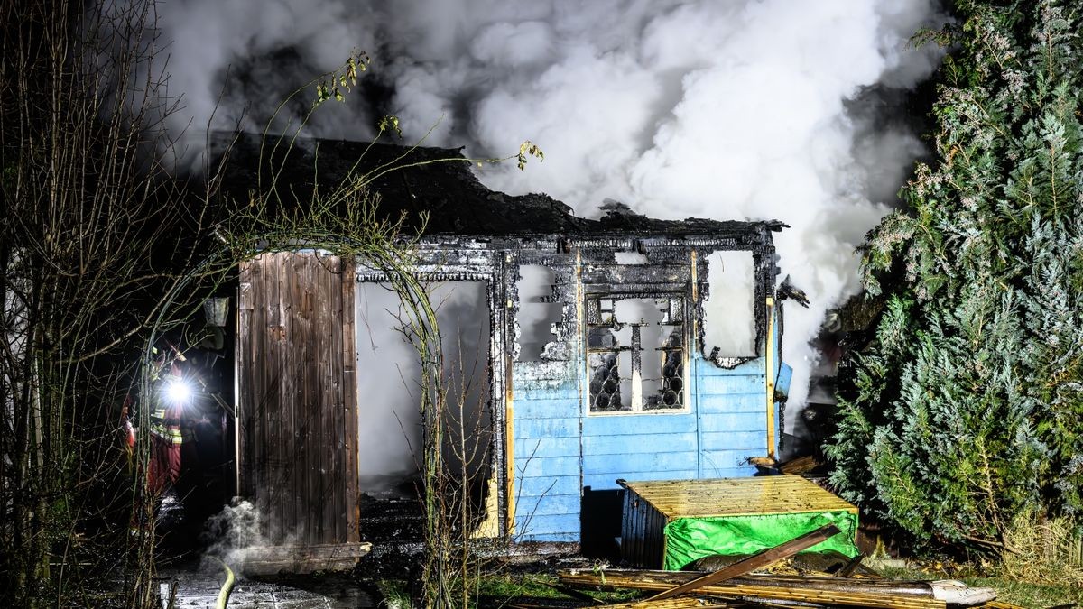 Gartenlaube in Gotha in Vollbrand Die Bilder