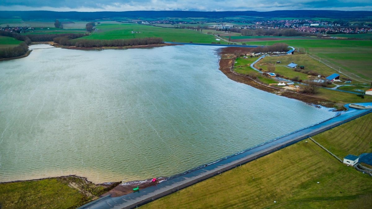 Der Stausee bei Niederdorla ist bereits zur Hälfte gefüllt.