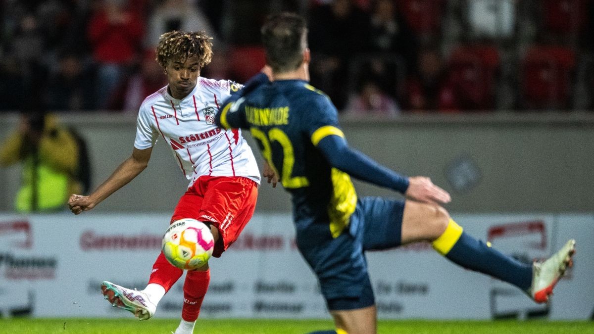 Keliano Tavares (links), einst Aufstiegsheld beim FC Rot-Weiß, kam zuletzt für Erfurt nur noch sporadisch zum Einsatz.