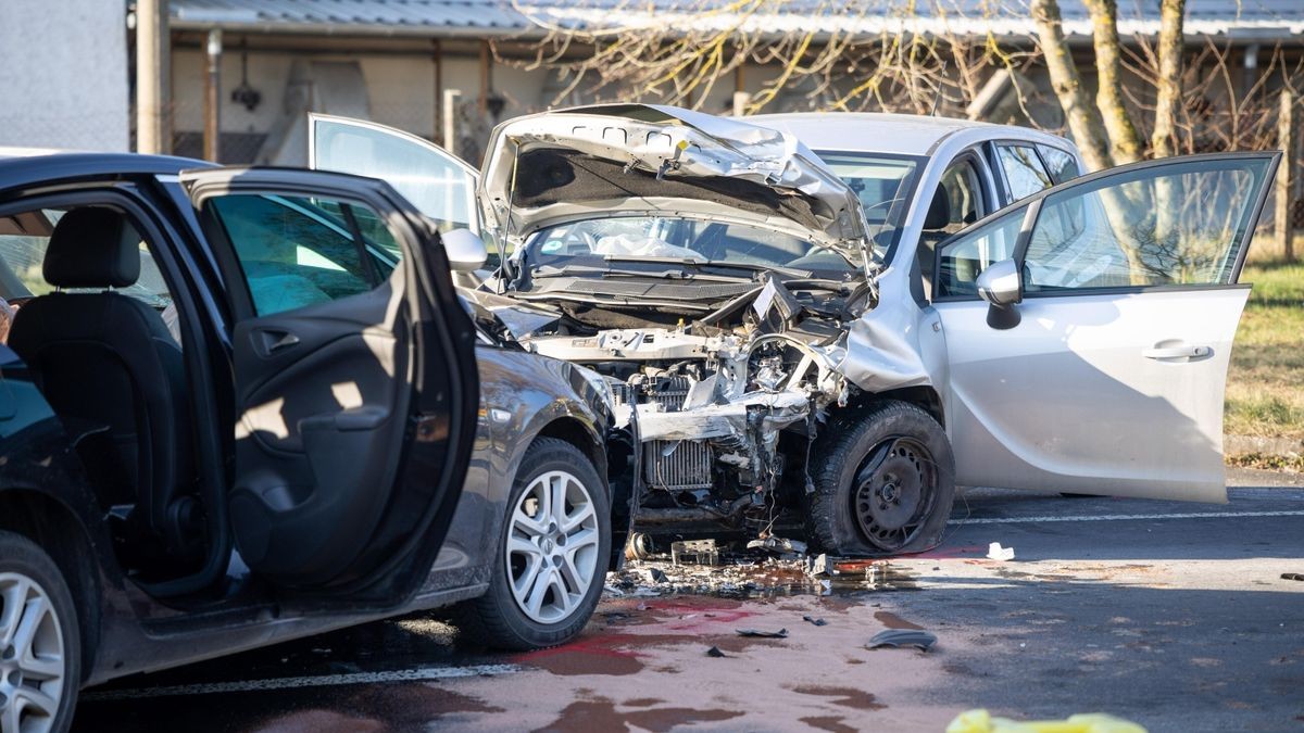 Zwei Personen wurden schwer verletzt.