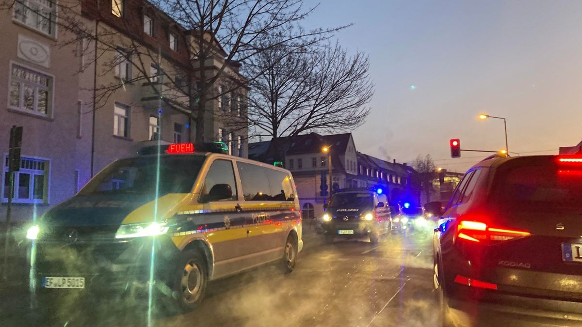 Am Donnerstagmorgen erreichte nach 7 Uhr den Erfurter Südosten. Die Fahrzeuge fuhren am Landtag vorbei in Richtung Innenstadt. Nach der Route über den Schmidtstedter Knoten, die Trommsdorffstraße und den Juri-Gagarin-Ring zog der Demonstrationstross über die B7 Richtung Weimar.