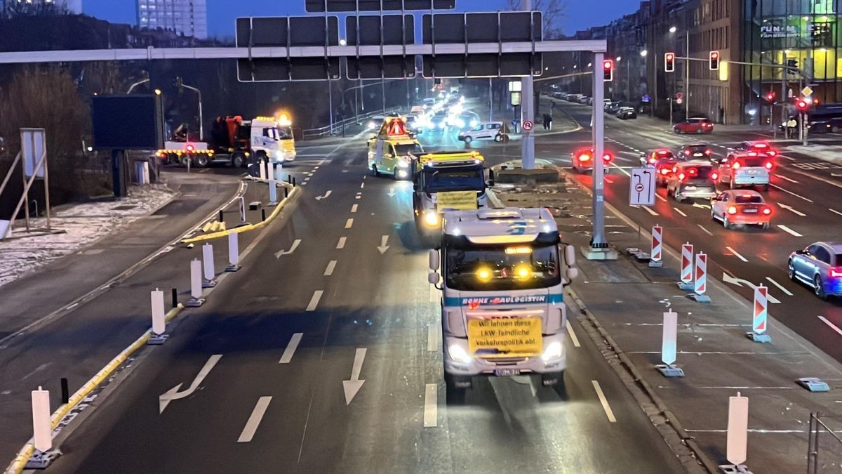 Der LKW-Konvoi fuhr um 7.30 Uhr über den Schmidtstedter Knoten und den Juri-Gagarin-Ring. Startpunkt war das Güterverkehrszentrum. 