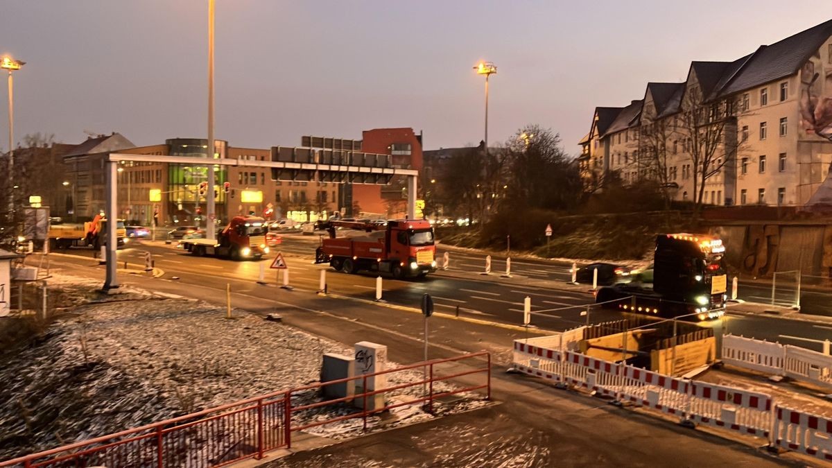 Am Donnerstagmorgen erreichte nach 7 Uhr den Erfurter Südosten. Die Fahrzeuge fuhren am Landtag vorbei in Richtung Innenstadt. Nach der Route über den Schmidtstedter Knoten, die Trommsdorffstraße und den Juri-Gagarin-Ring zog der Demonstrationstross über die B7 Richtung Weimar.