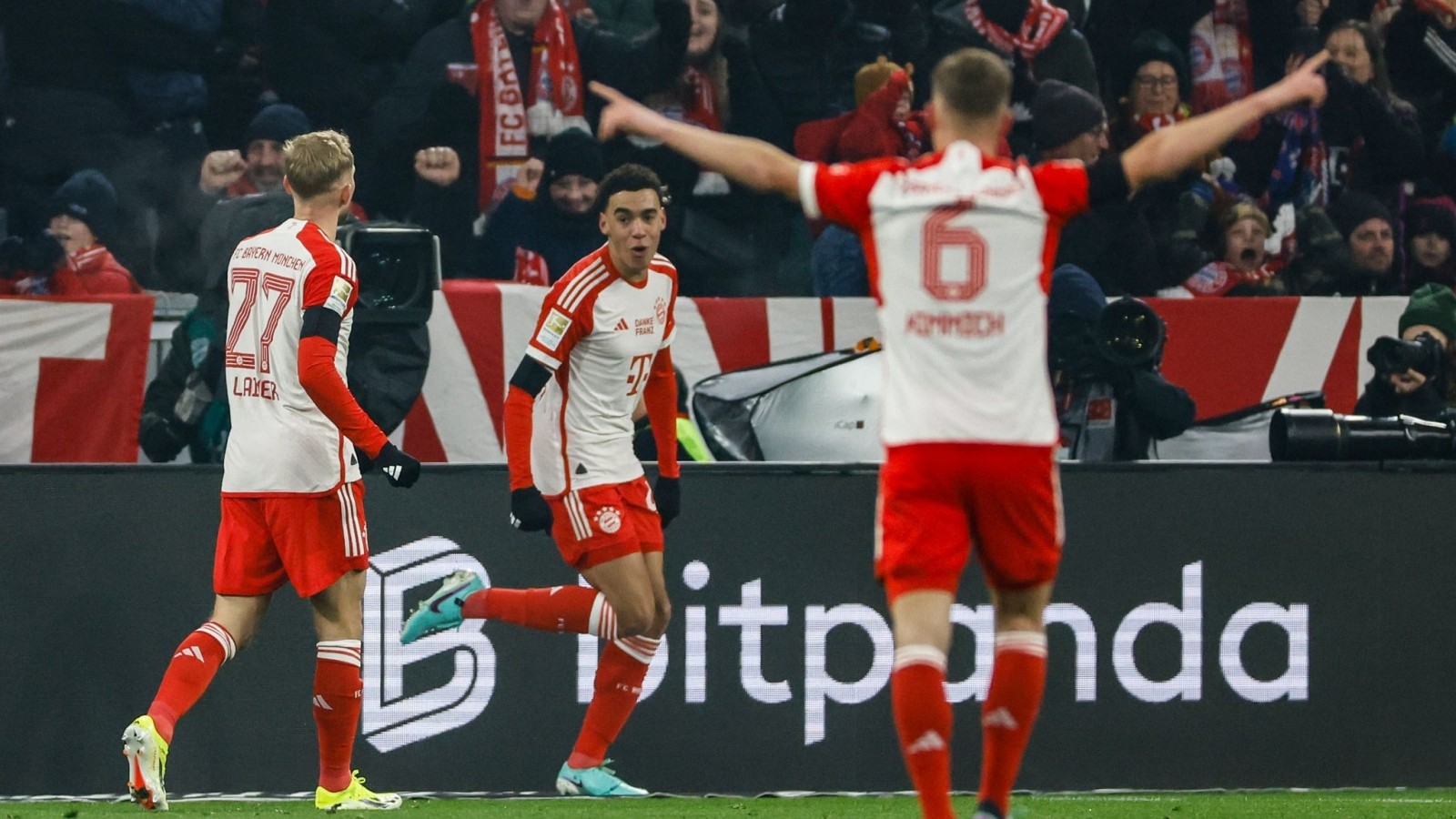 „Danke Franz“: Bayern-Sieg für den „Kaiser“