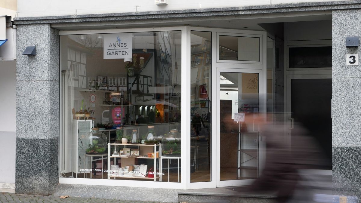 In die Räume des ehemaligen Reisebüros Waikiki in der Schützenstraße ist das Urban-Gardening-Geschäft „Annes Garten“ eingezogen (Umzug von der Gördelinger Straße).