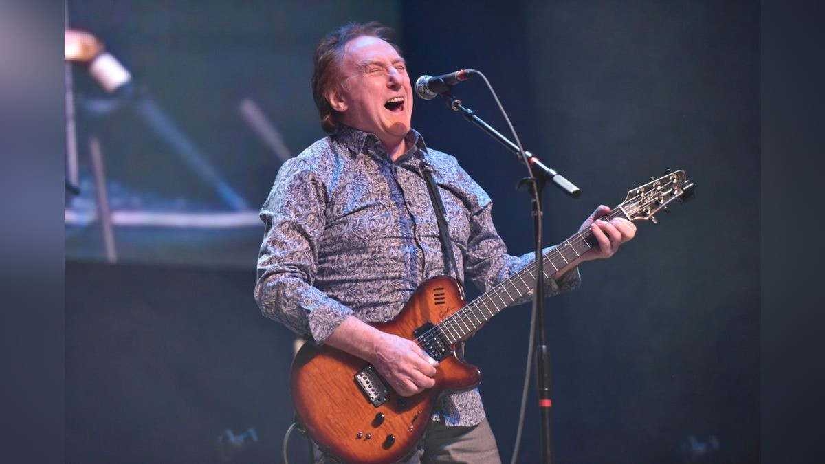 Der Gitarrist Denny Laine ist tot. Der Musiker ist nach langer Lungenkrankheit im Alter von 79 Jahren gestorben. Das Bild zeigt ihn 2019 bei einem Auftritt im Arcada Theatre.