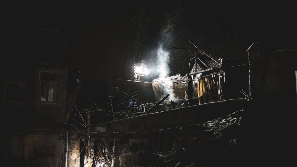 In der ehemaligen Gaststätte „Thüringer Hof“ in Zeulenroda-Triebes ist am Montagabend gegen 23 Uhr erneut ein Feuer ausgebrochen - nur wenige Tage nach dem ersten Brand.