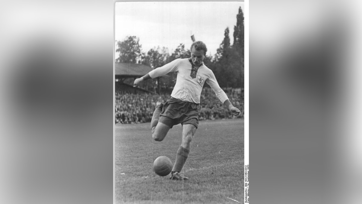 Lothar Weise, der Rechtsaußen des zweifachen DDR-Fußballmeisters Turbine Erfurt