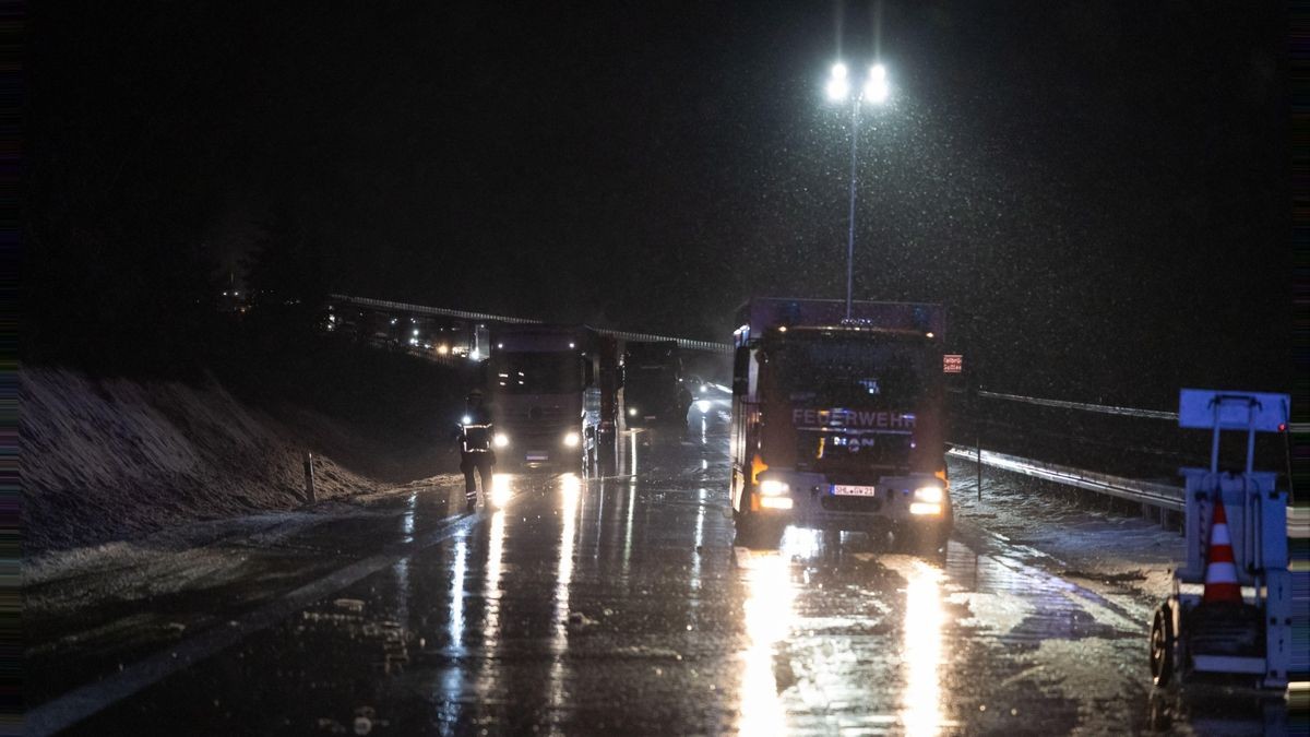 Am Mittwochabend sorgte überfrierende Nässe und Glatteis für ein Chaos auf der Autobahn A71 in Richtung Suhl zwischen den Anschlussstellen Meiningen-Nord und dem Dreieck Suhl.