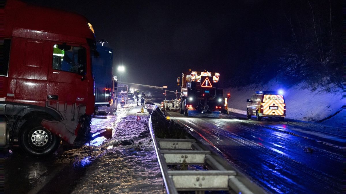 Am Mittwochabend sorgte überfrierende Nässe und Glatteis für ein Chaos auf der Autobahn A71 in Richtung Suhl zwischen den Anschlussstellen Meiningen-Nord und dem Dreieck Suhl.