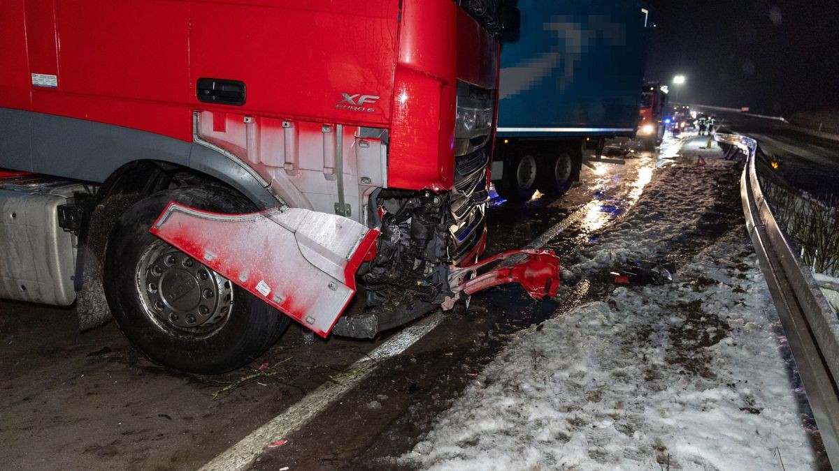 Am Mittwochabend sorgte überfrierende Nässe und Glatteis für ein Chaos auf der Autobahn A71 in Richtung Suhl zwischen den Anschlussstellen Meiningen-Nord und dem Dreieck Suhl.