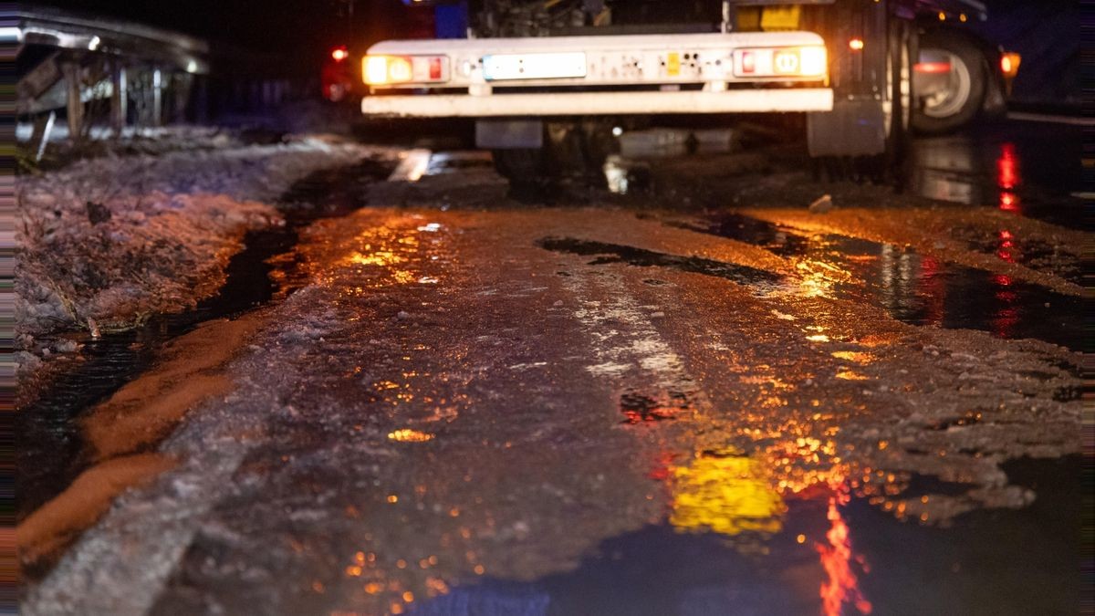 Am Mittwochabend sorgte überfrierende Nässe und Glatteis für ein Chaos auf der Autobahn A71 in Richtung Suhl zwischen den Anschlussstellen Meiningen-Nord und dem Dreieck Suhl.