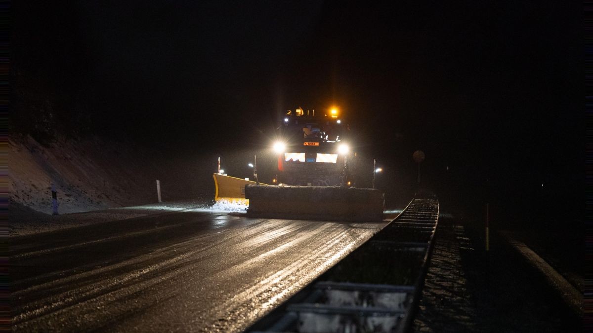 Am Mittwochabend sorgte überfrierende Nässe und Glatteis für ein Chaos auf der Autobahn A71 in Richtung Suhl zwischen den Anschlussstellen Meiningen-Nord und dem Dreieck Suhl.