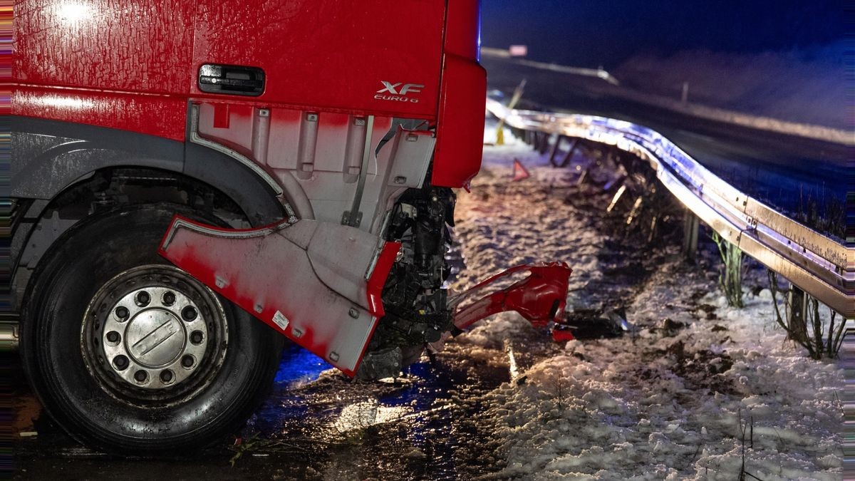 Am Mittwochabend sorgte überfrierende Nässe und Glatteis für ein Chaos auf der Autobahn A71 in Richtung Suhl zwischen den Anschlussstellen Meiningen-Nord und dem Dreieck Suhl.