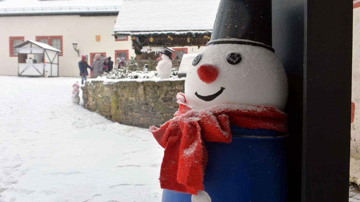 Schneemanntag auf der Osterburg. Dank des Neuschnees bot sich im Burghof eine idyllisch, winterliche Kulisse.