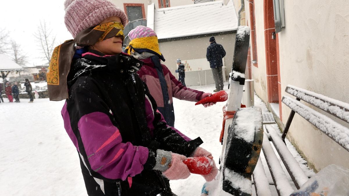 Schneemanntag auf der Osterburg. Dank des Neuschnees bot sich im Burghof eine idyllisch, winterliche Kulisse.