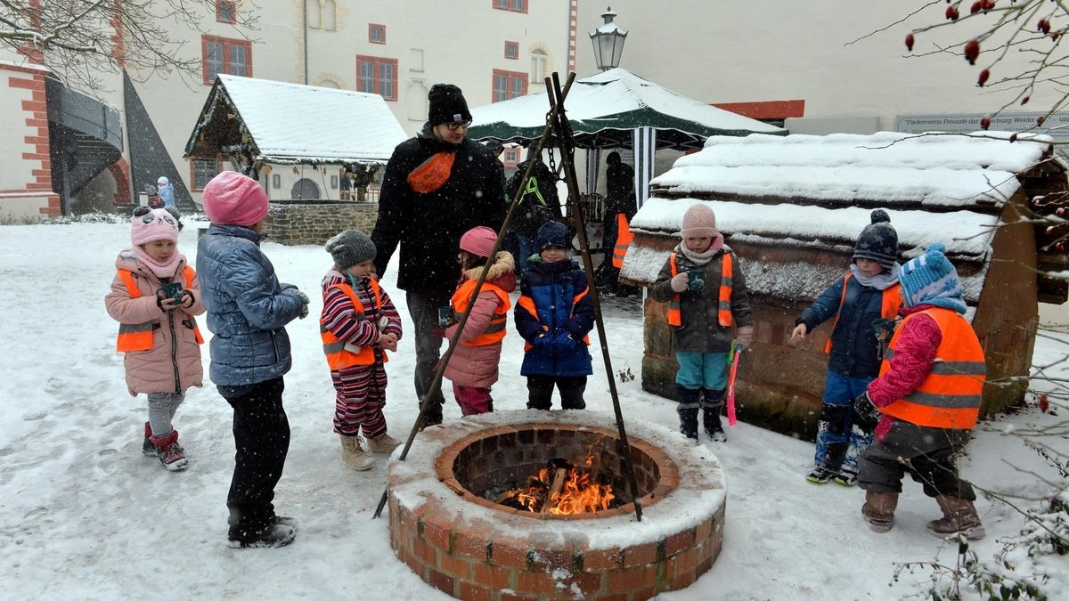 Schneemanntag auf der Osterburg. Dank des Neuschnees bot sich im Burghof eine idyllisch, winterliche Kulisse.