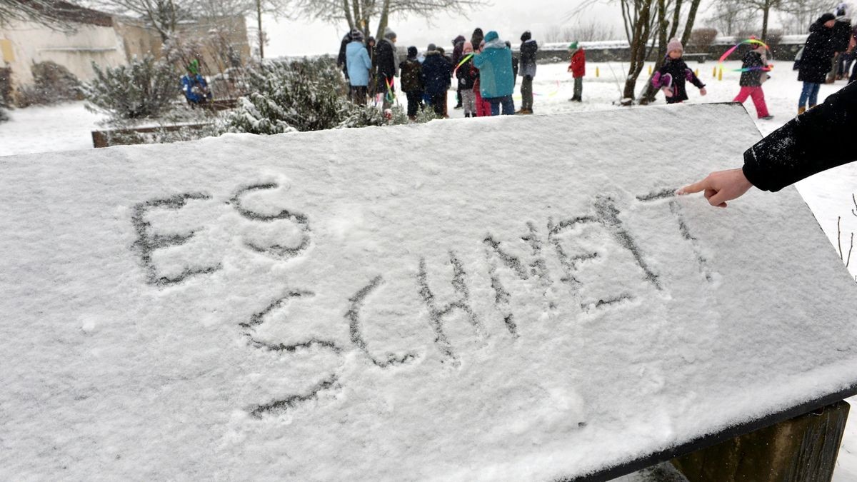 Schneemanntag auf der Osterburg. Dank des Neuschnees bot sich im Burghof eine idyllisch, winterliche Kulisse.