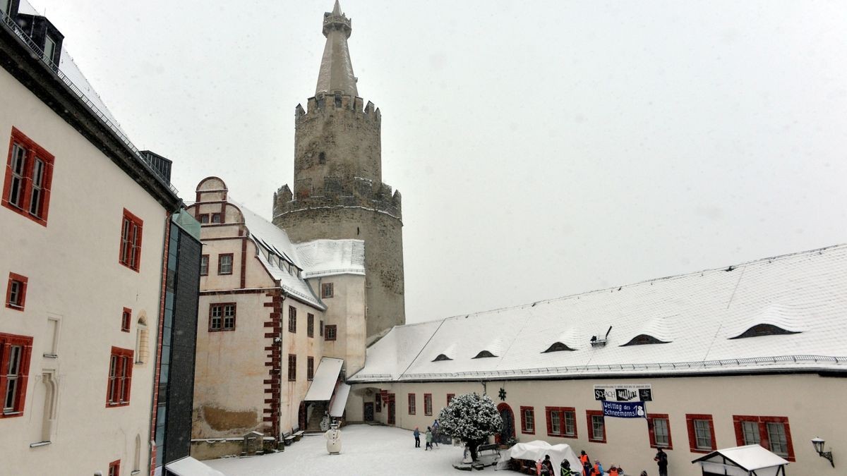 Schneemanntag auf der Osterburg. Dank des Neuschnees bot sich im Burghof eine idyllisch, winterliche Kulisse.