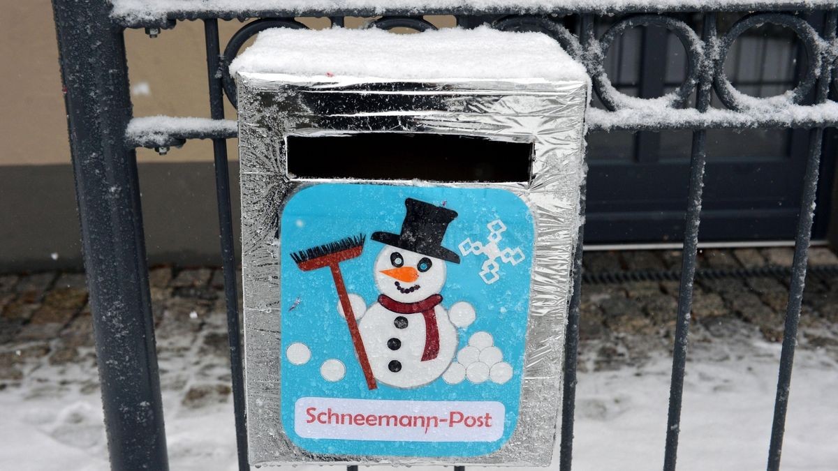 Hier hat sogar der Schneemann einen Briefkasten.