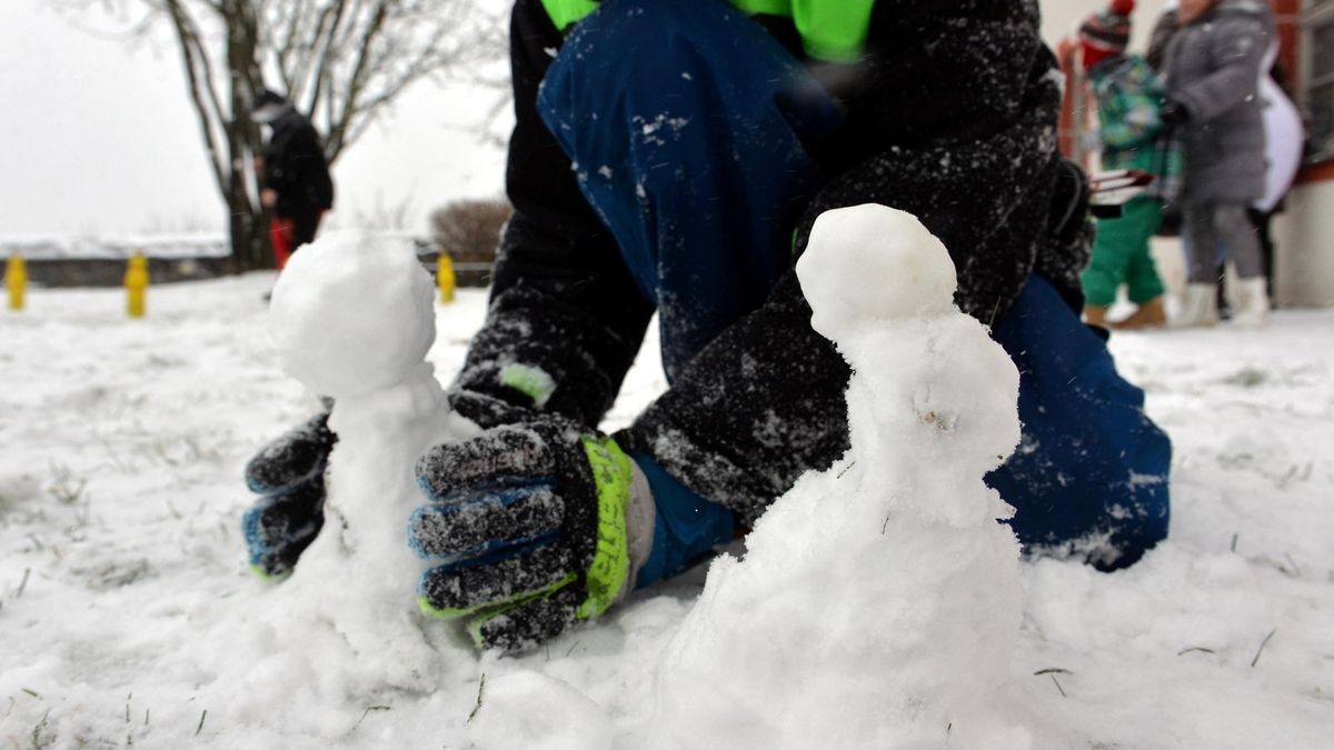 Schneemanntag auf der Osterburg. Dank des Neuschnees bot sich im Burghof eine idyllisch, winterliche Kulisse.