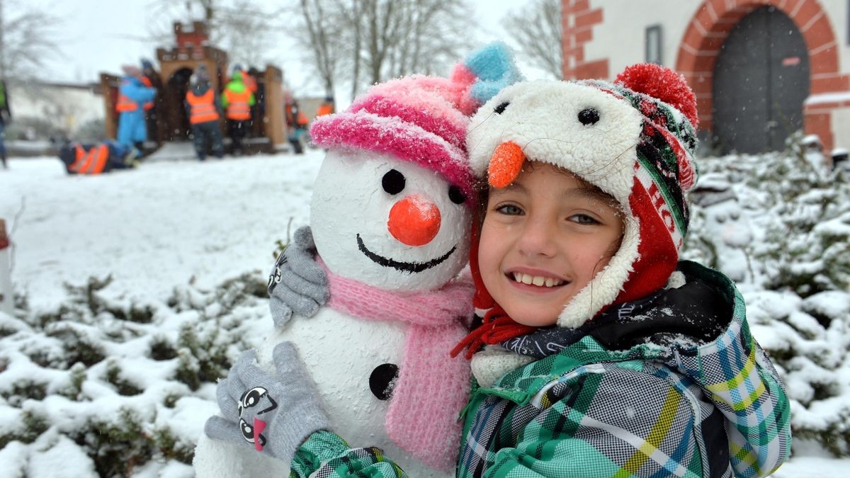 Schneemanntag auf der Osterburg. Dank des Neuschnees bot sich im Burghof eine idyllisch, winterliche Kulisse.