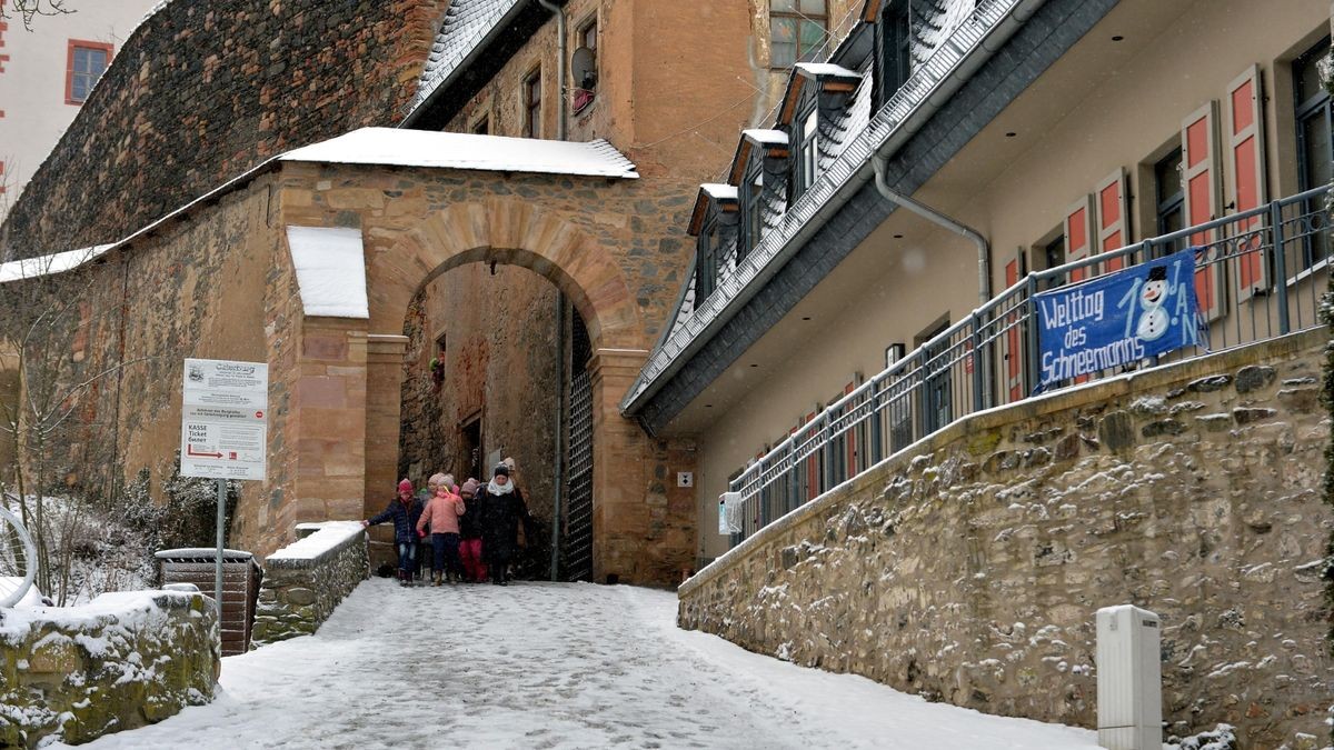 Schneemanntag auf der Osterburg. Dank des Neuschnees bot sich im Burghof eine idyllisch, winterliche Kulisse.