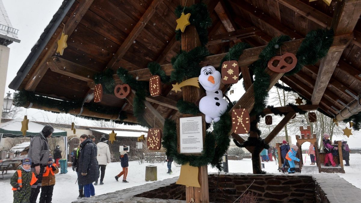 Schneemanntag auf der Osterburg. Dank des Neuschnees bot sich im Burghof eine idyllisch, winterliche Kulisse.