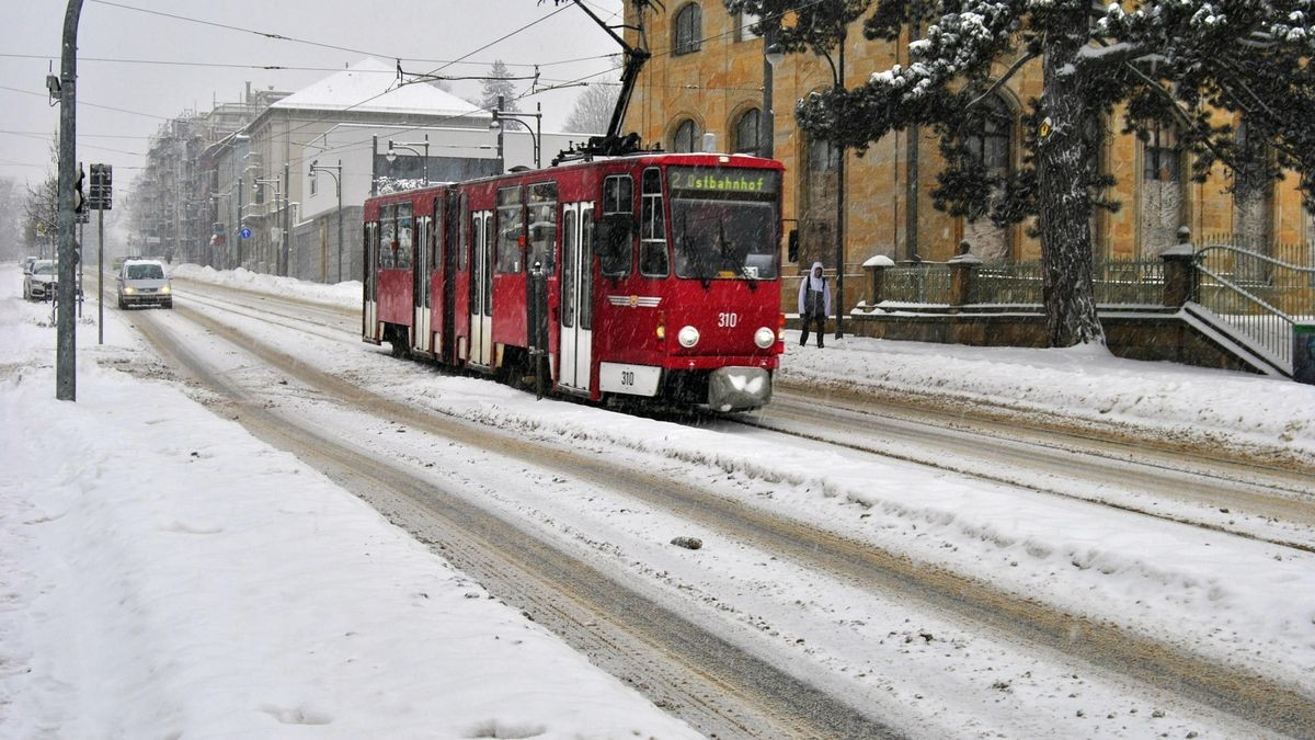 Der Thüringer Waldbahn macht der Schnee im Kreis Gotha nichts aus.