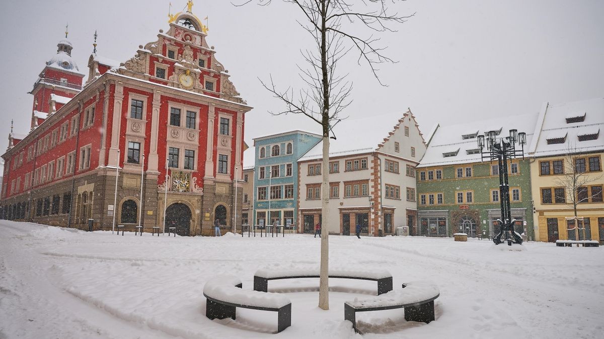 ein verschneiter Hauptmarkt