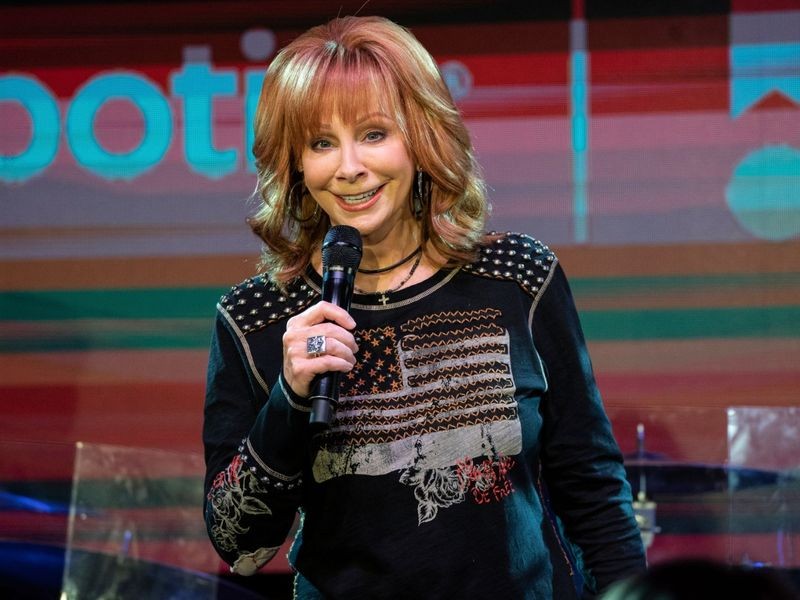 Reba-McEntire-und-Post-Malone-treten-beim-Super-Bowl-auf