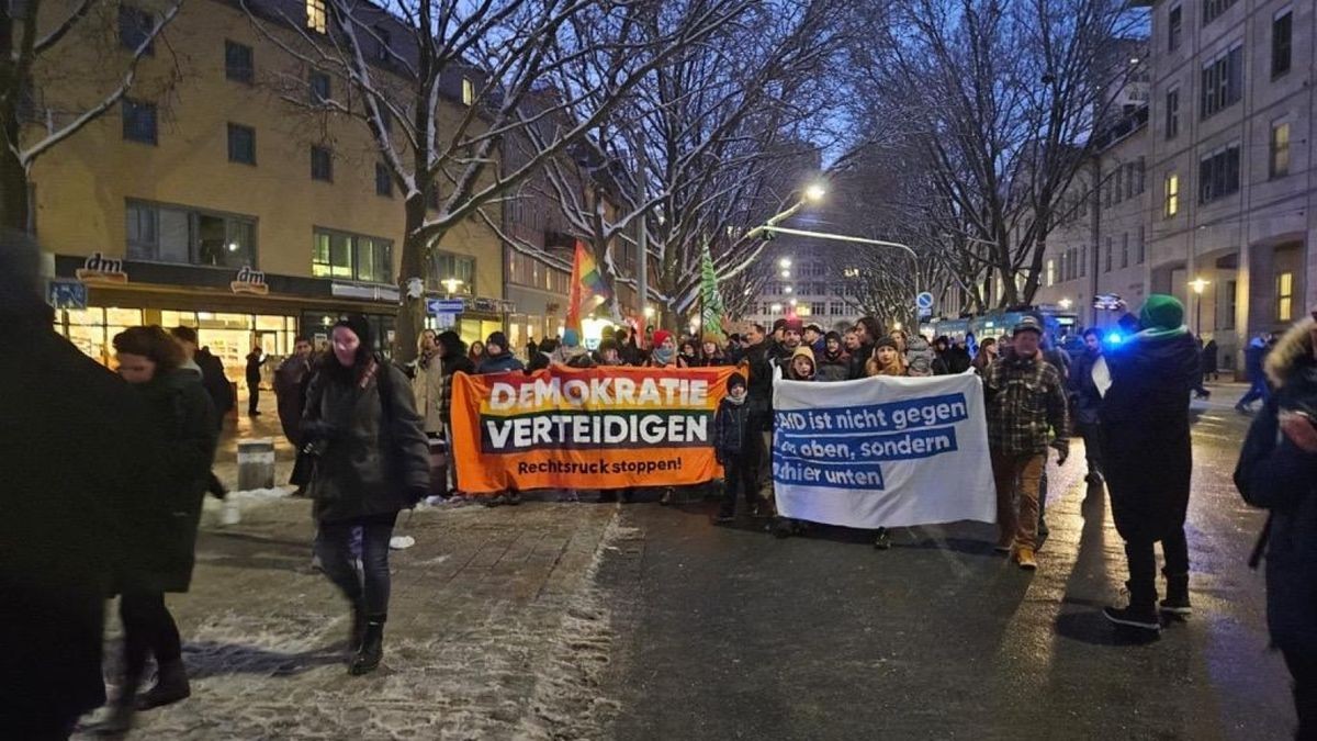 Die Polizei ist mit einem großen Aufgebot vor Ort.