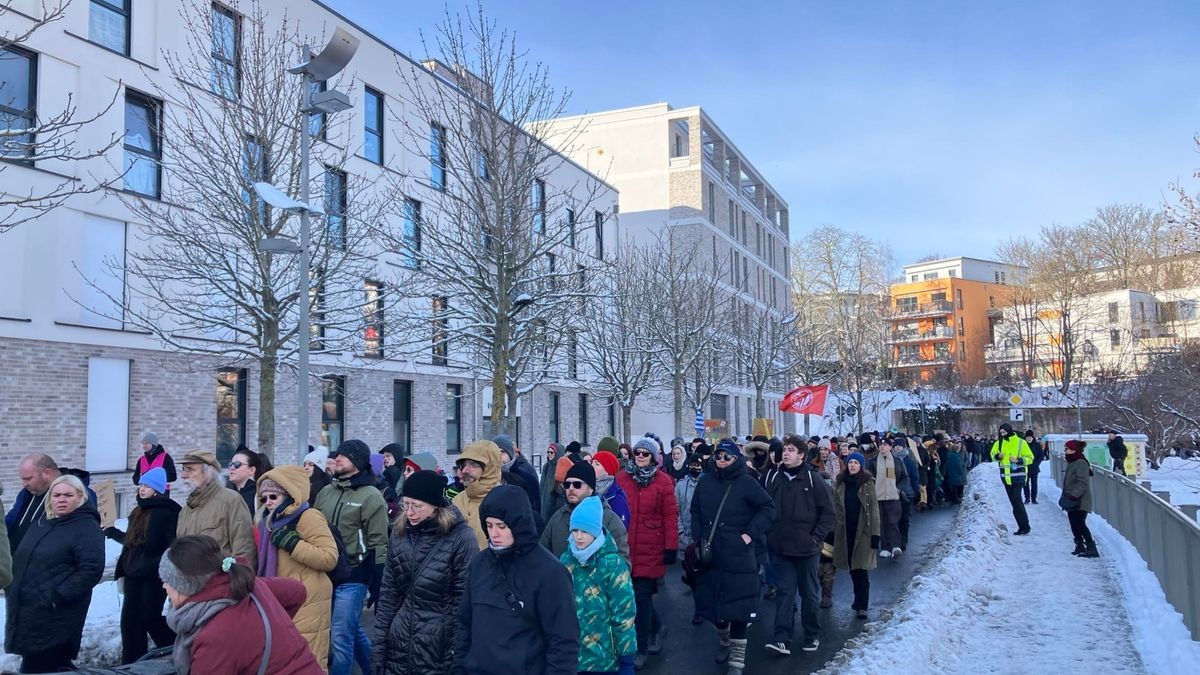 Weiter ging es vom Technischen Rathaus zum Gothaer Platz. Derzeit geht man von etwa 6000 Teilnehmer aus. 