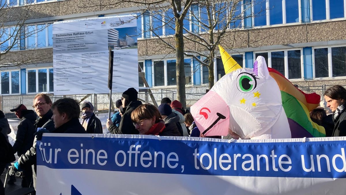 Weiter ging es vom Technischen Rathaus zum Gothaer Platz. Derzeit geht man von etwa 6000 Teilnehmern aus. 