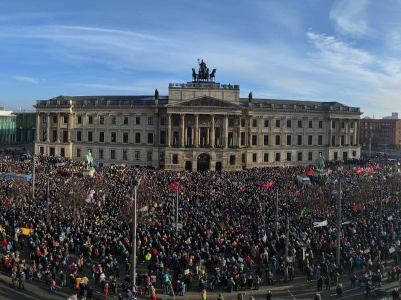 15.000 Menschen bei Demo gegen rechts in Braunschweig