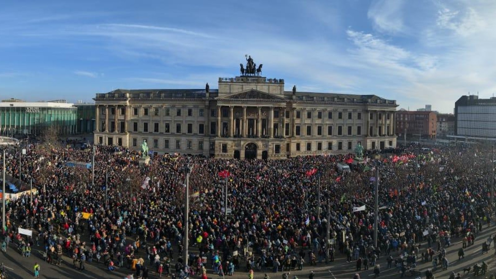 15.000 Menschen bei Demo gegen rechts in Braunschweig