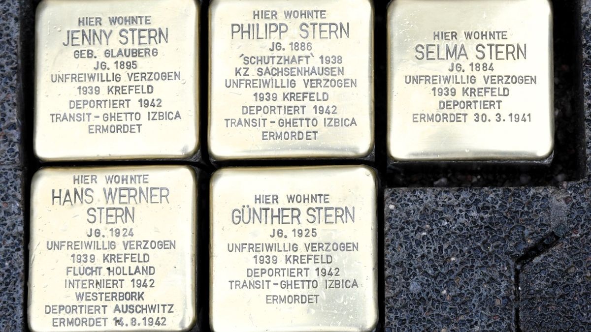 Stolpersteine in Medebach verlegt: Nazi-Gräuel wird sichtbar