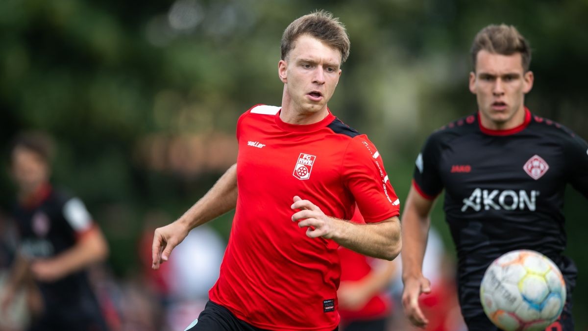 Daniel Krasucki, zuletzt im Probetraining in Magdeburg, bleibt beim FC Rot-Weiß Erfurt.