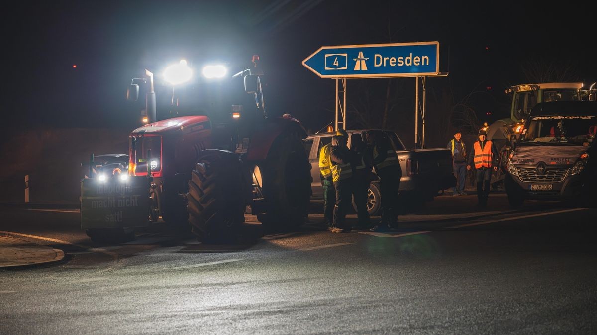 „Wir bitten darum, dass die Blockaden, wie auch schon in den vergangenen Wochen, friedlich verlaufen und den Anweisungen der jeweiligen Ordnungsbehörden vor Ort Folge geleistet wird, sagte Thüringens Bauernpräsident Klaus Wagner in einer Mitteilung.