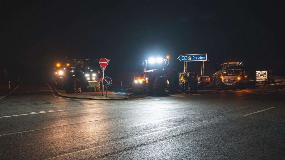 Landwirte, die sich beteiligten, seien dazu angehalten, Rettungsgassen zu bilden.