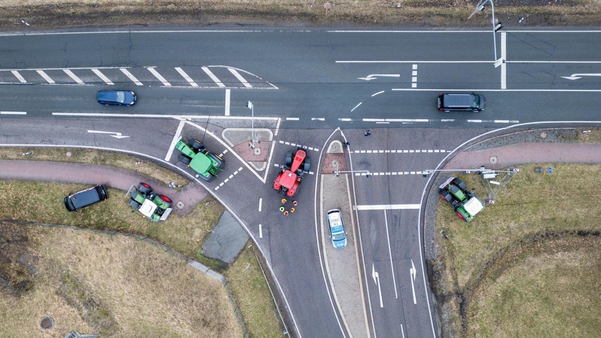 Laut Aussage der Bauern sind am Morgen alle Auffahrten in Thüringen blockiert.