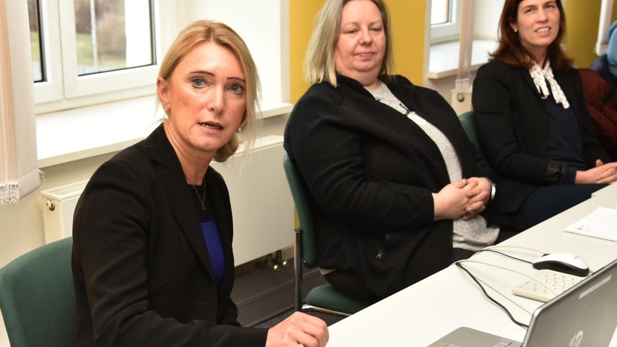 Britische Behörden Setzen Migranten Fest: Experten Warnen Vor Diesem Szenario! - 0hc9rjc