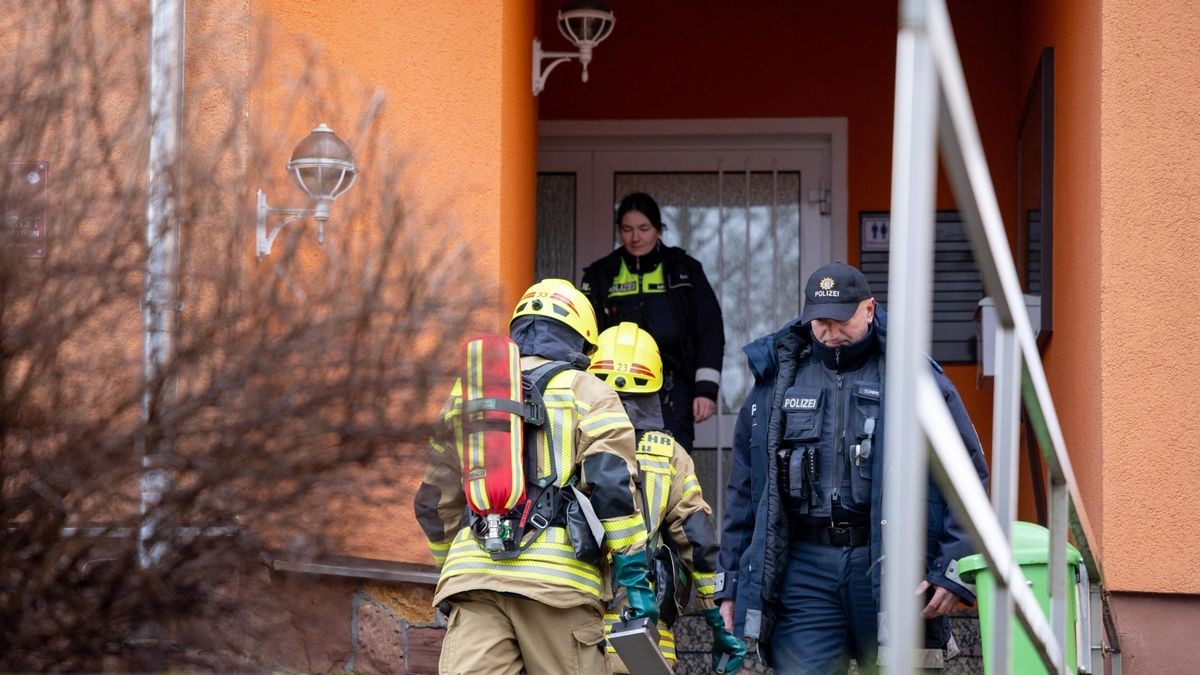 Nachdem sie das Pulver bemerkt hatte, wusch sie sich die Hände und verständigte die Einsatzkräfte.