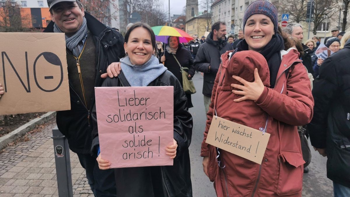 Weit über 2000 Menschen beteiligten sich am Samstag an der vom Bündnis gegen Rechtsextremismus organisierten Demonstration 