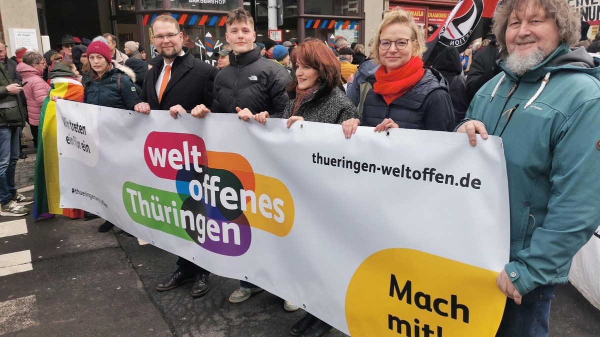 Weit über 2000 Menschen beteiligten sich am Samstag an der vom Bündnis gegen Rechtsextremismus organisierten Demonstration 