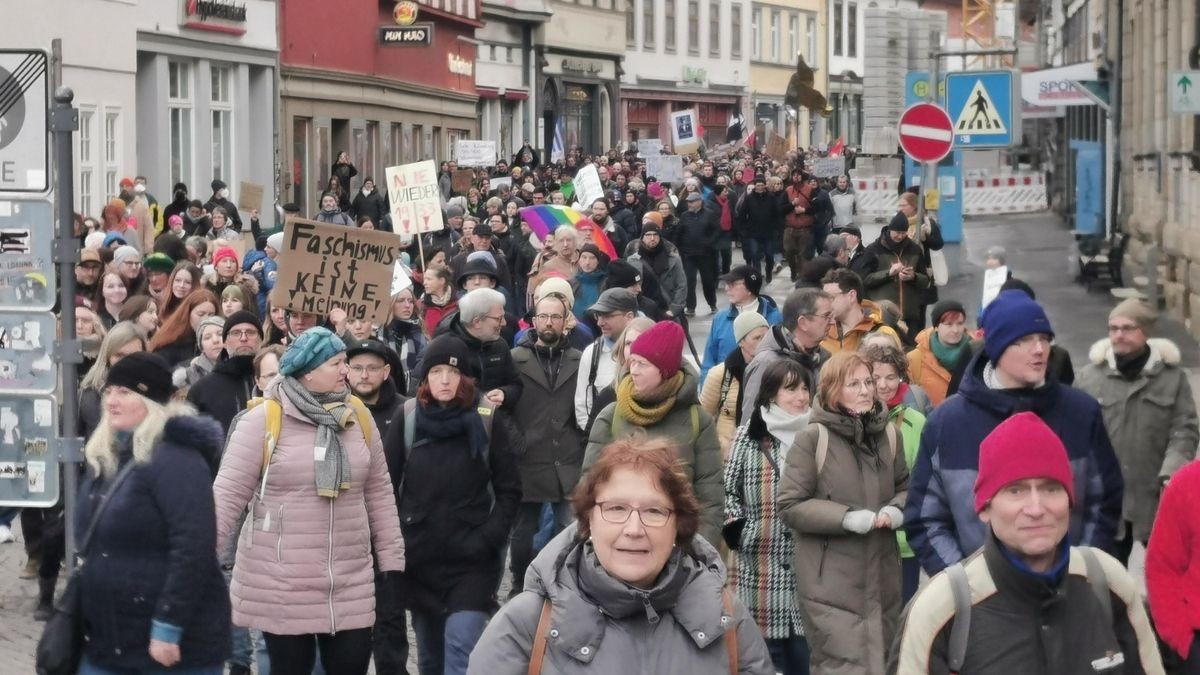 Weit über 2000 Menschen beteiligten sich am Samstag an der vom Bündnis gegen Rechtsextremismus organisierten Demonstration 