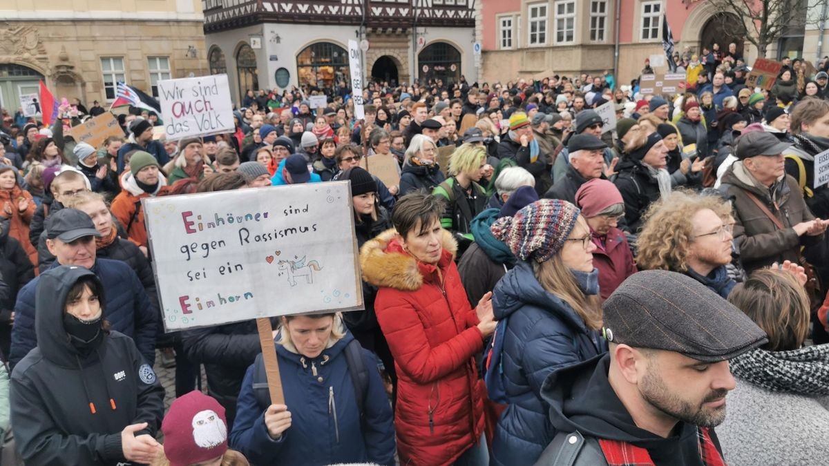 Weit über 2000 Menschen beteiligten sich am Samstag an der vom Bündnis gegen Rechtsextremismus organisierten Demonstration 