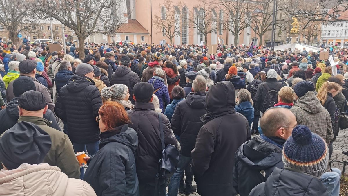 Weit über 2000 Menschen beteiligten sich am Samstag an der vom Bündnis gegen Rechtsextremismus organisierten Demonstration 